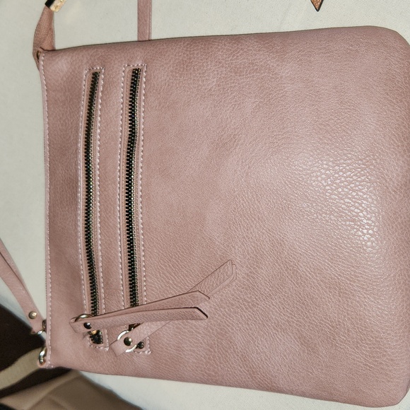 Bundle of Wristlets and Crossbody. - Picture 7 of 16